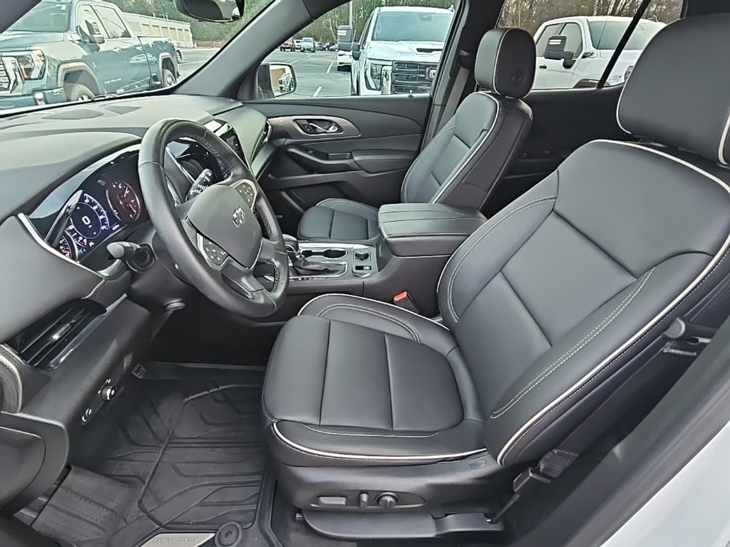 Certified 2023 Chevrolet Traverse Premier w/ Redline Edition image 13