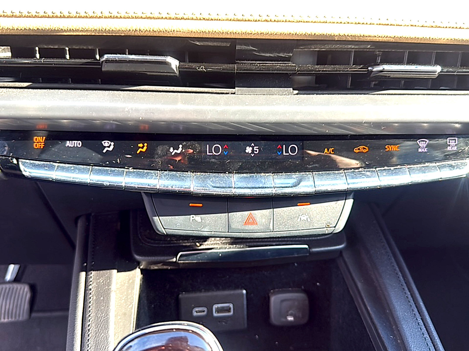Used 2025 Cadillac XT4 Premium Luxury FWD image 7
