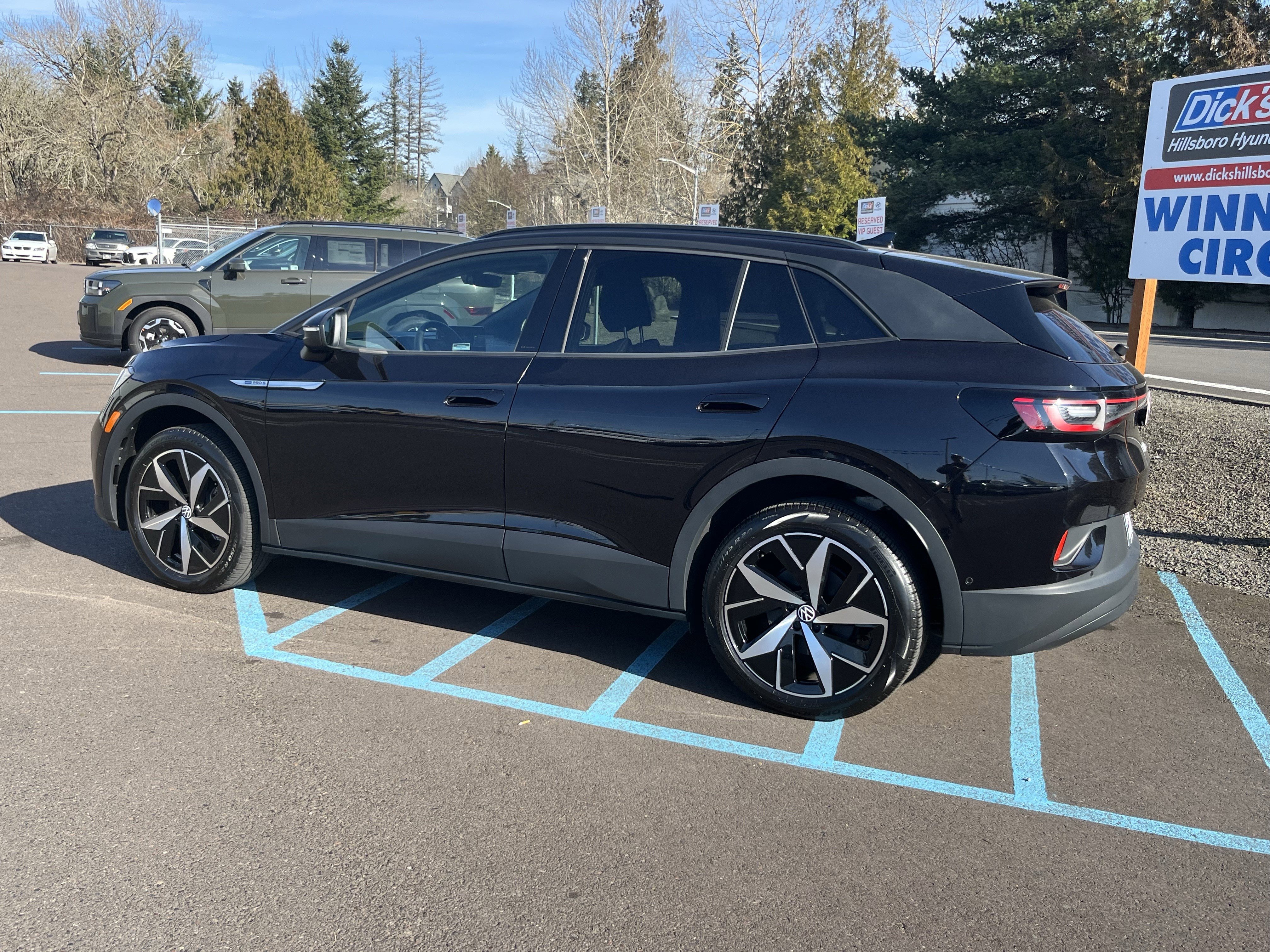 Used 2023 Volkswagen ID.4 Pro S image 3