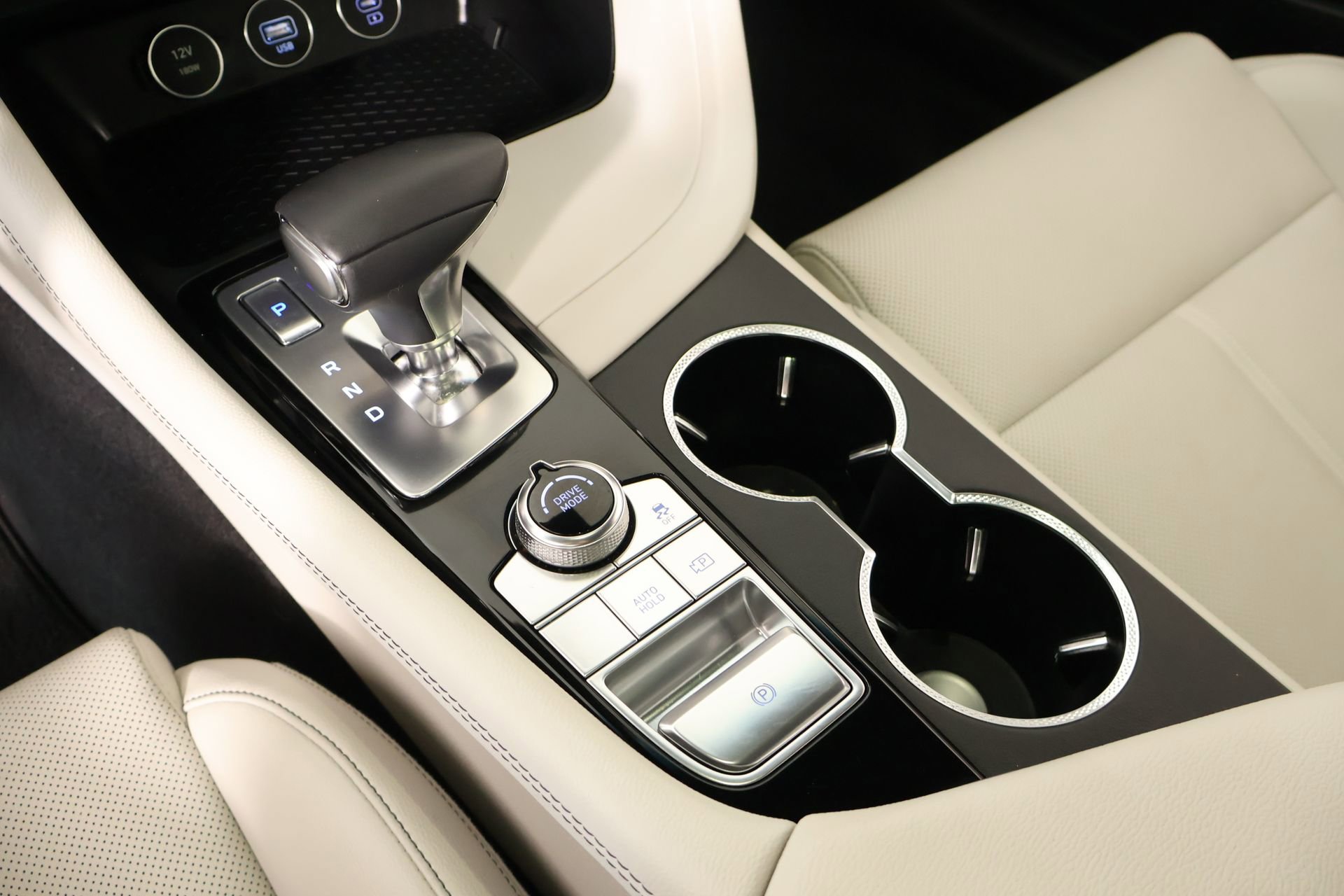 Used 2025 Genesis G70 2.5T image 7