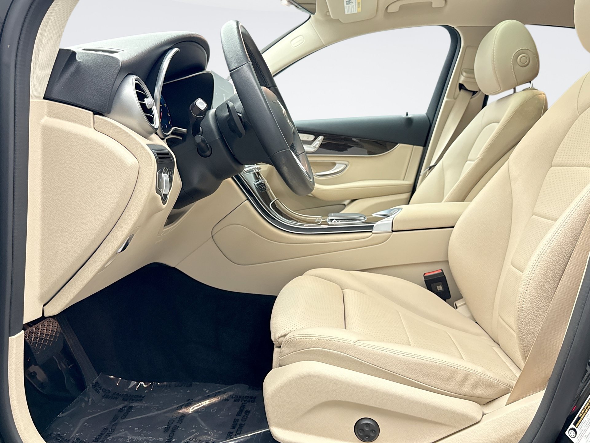 Used 2023 Mercedes-Benz GLC 300 4MATIC Coupe image 11