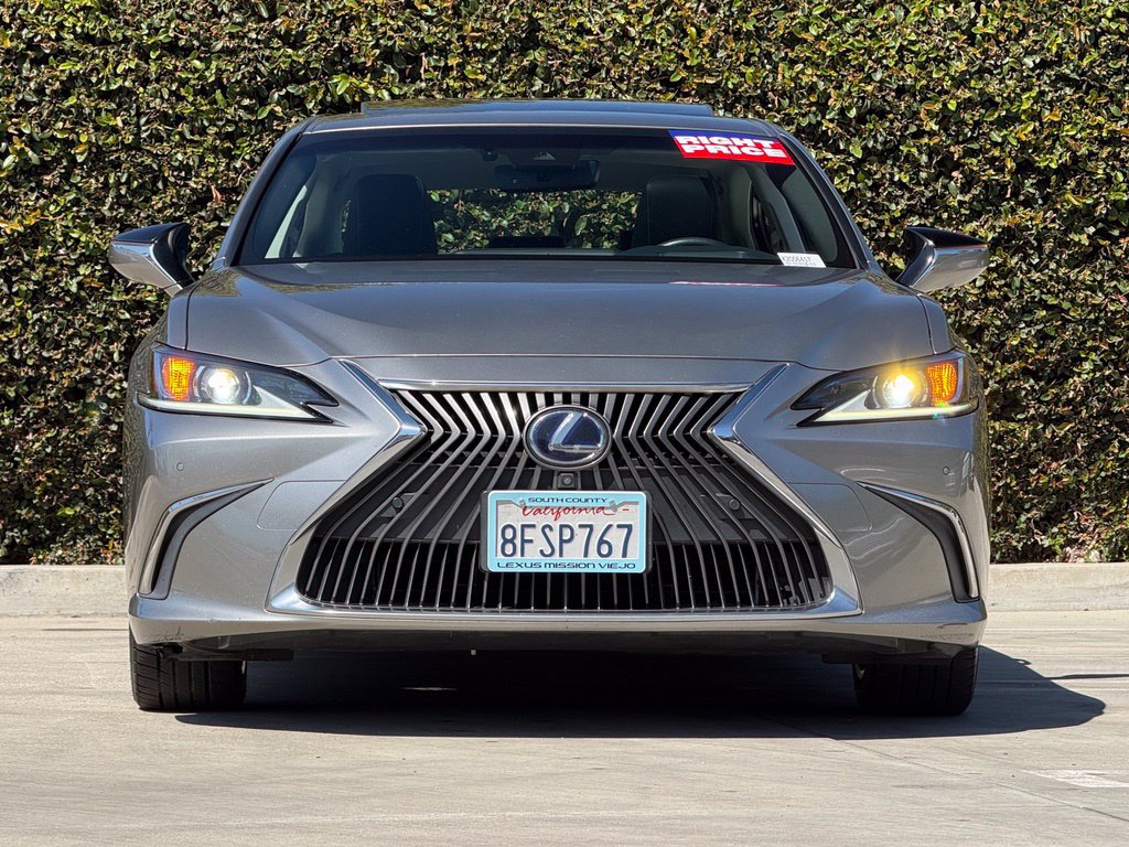 Used 2019 Lexus ES 300h w/ Accessory Package FWD image 4