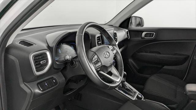 Used 2025 Hyundai Venue SEL FWD image 23