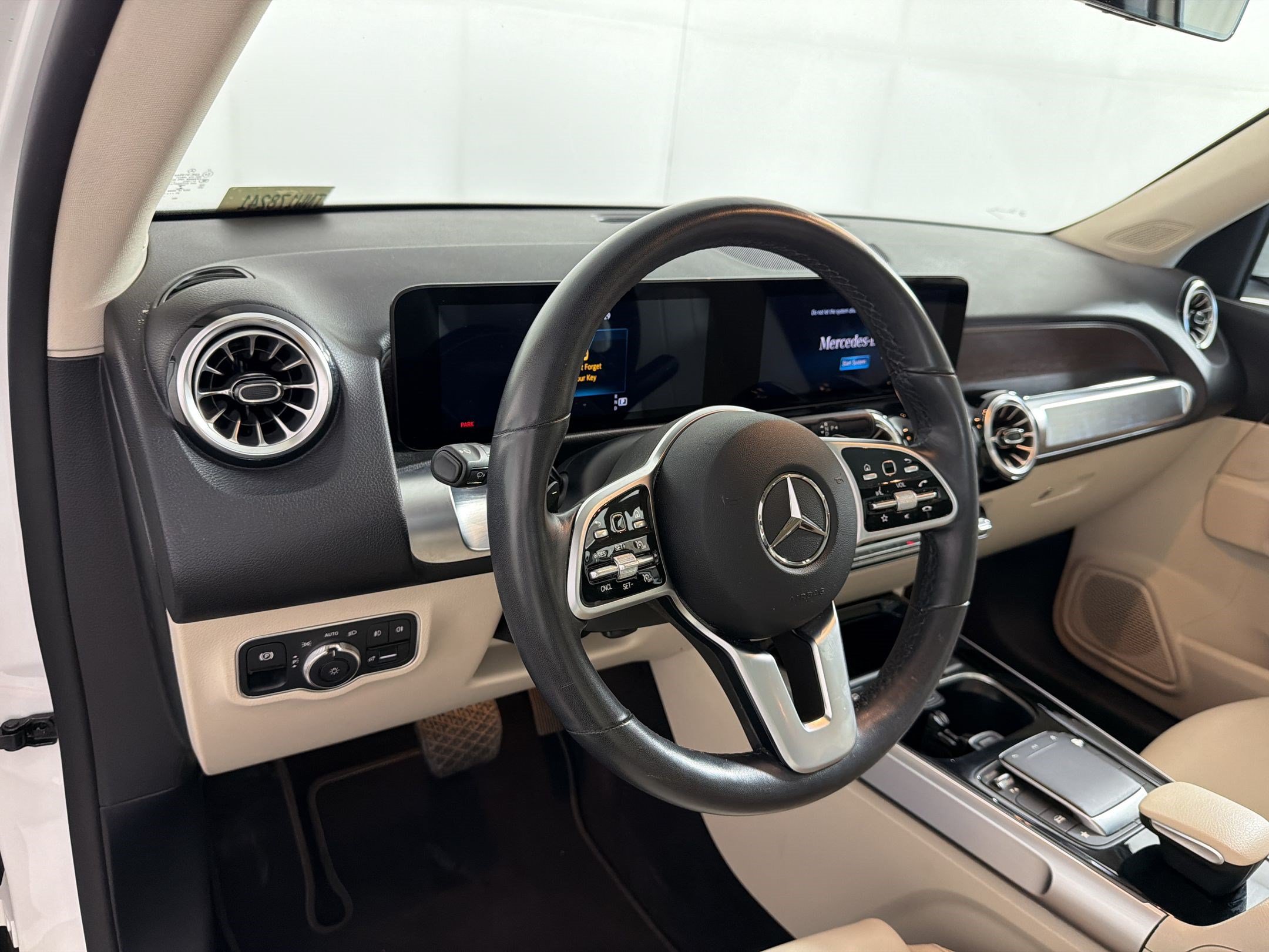 Used 2022 Mercedes-Benz GLB 250 4MATIC image 4