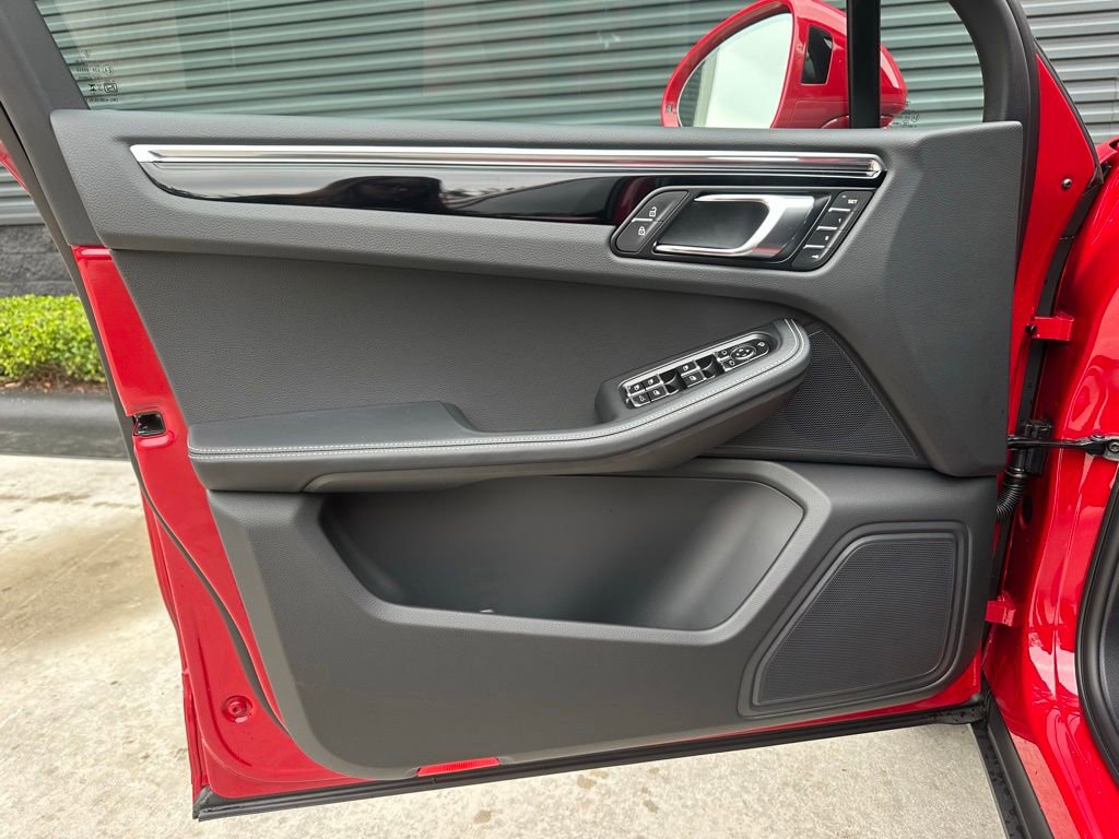 Used 2026 Porsche Macan Turbo image 19