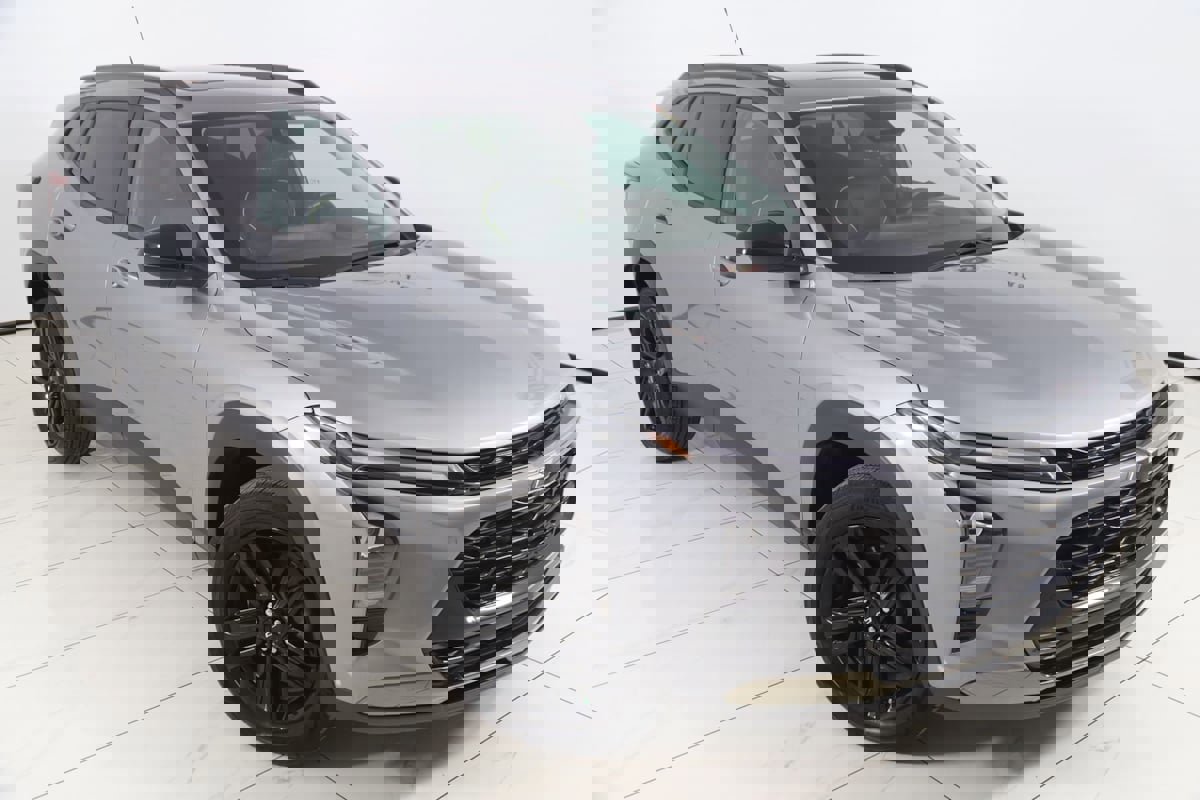 Used 2024 Chevrolet Trax ACTIV w/ Sunroof Package image 19