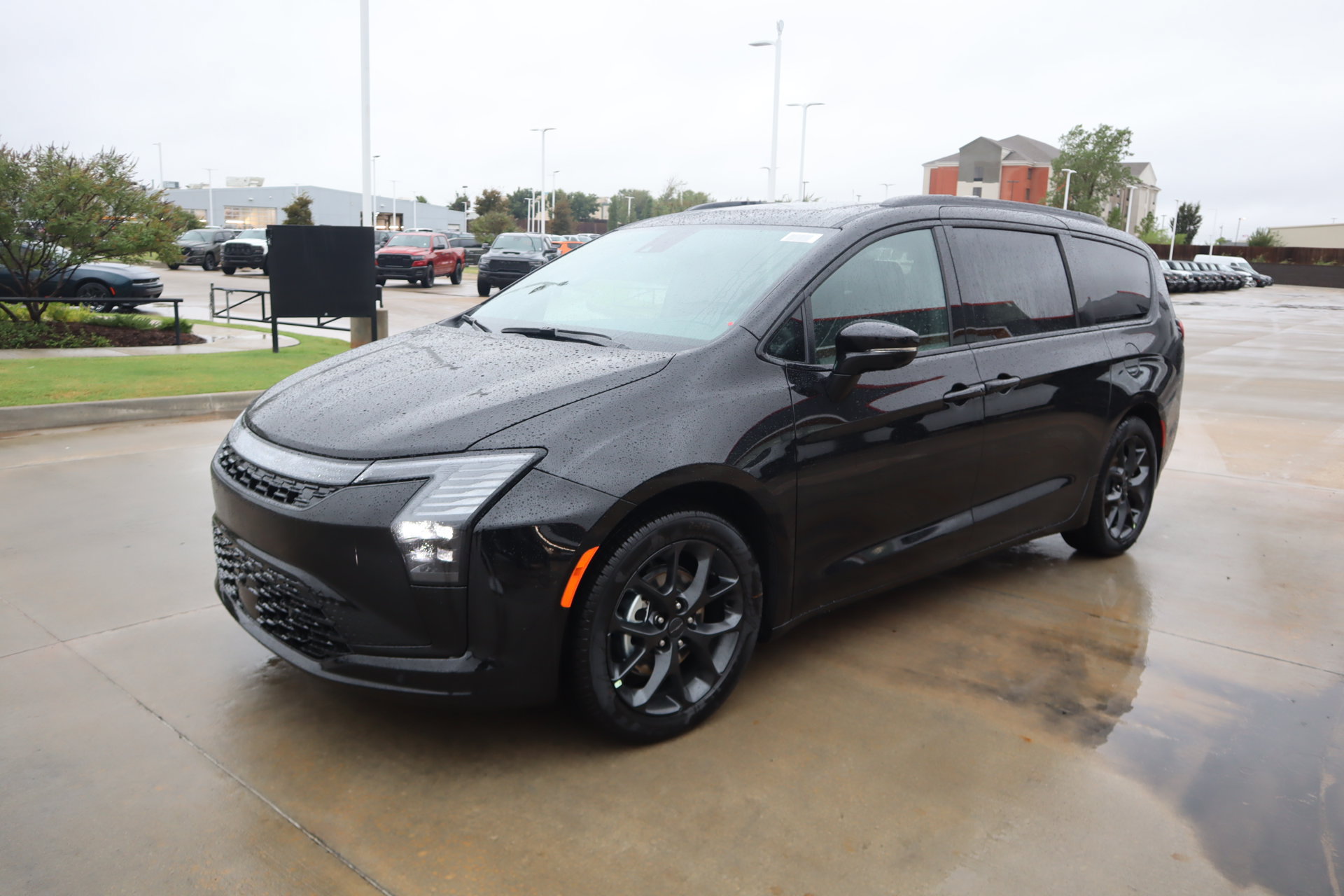 New 2027 Chrysler Pacifica Limited FWD image 10
