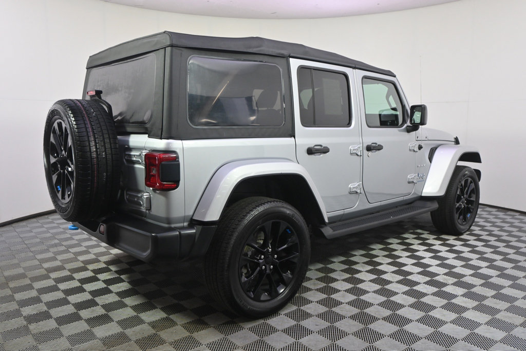 Used 2023 Jeep Wrangler Unlimited Sahara w/ Cold Weather Group AWD/4WD image 7