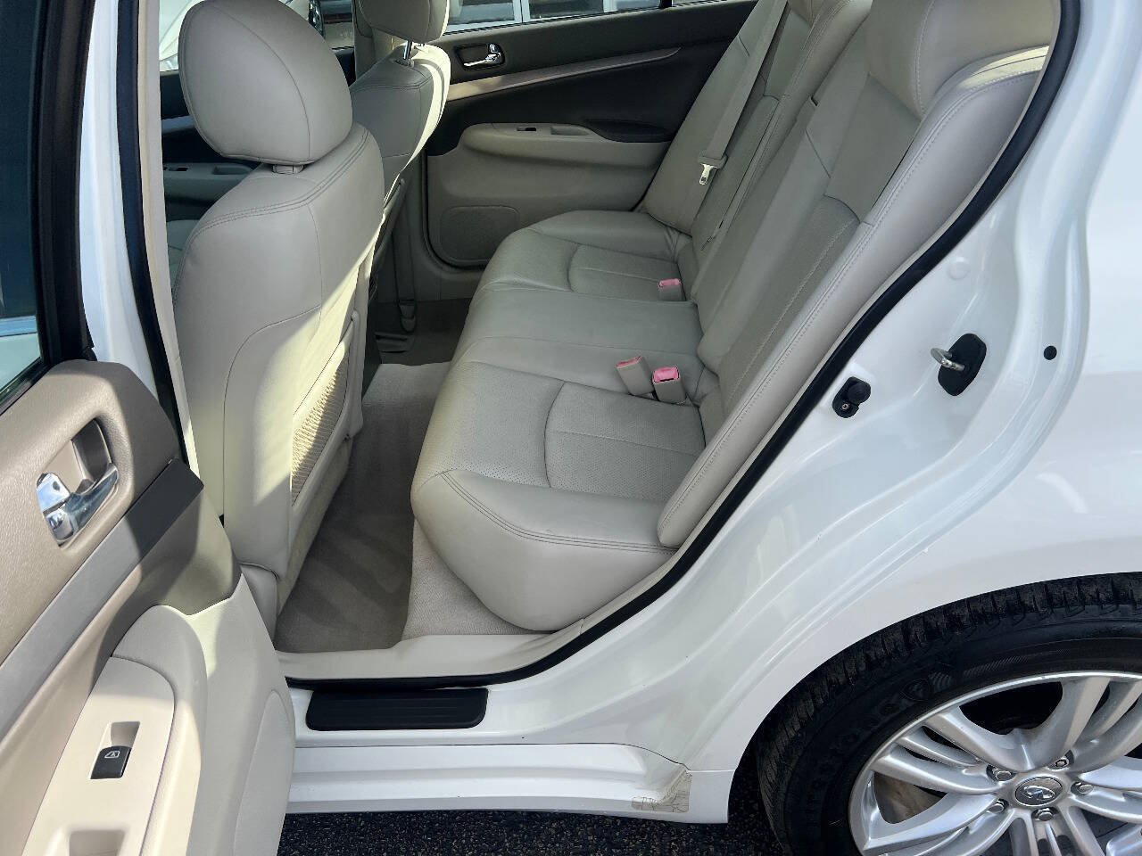 Used 2011 INFINITI G37 x Sedan w/ Premium Pkg AWD/4WD image 22