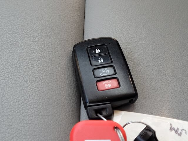 Used 2018 Toyota RAV4 Limited w/ Advanced Technology Package AWD/4WD image 28