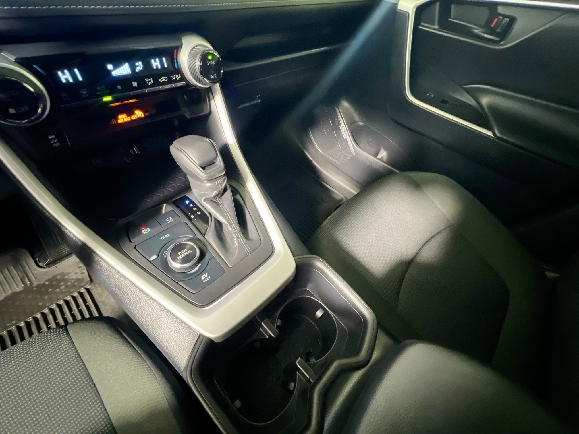 Used 2025 Toyota RAV4 LE image 25