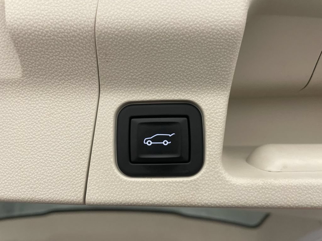 Used 2021 GMC Acadia Denali w/ Denali Technology Package FWD image 34