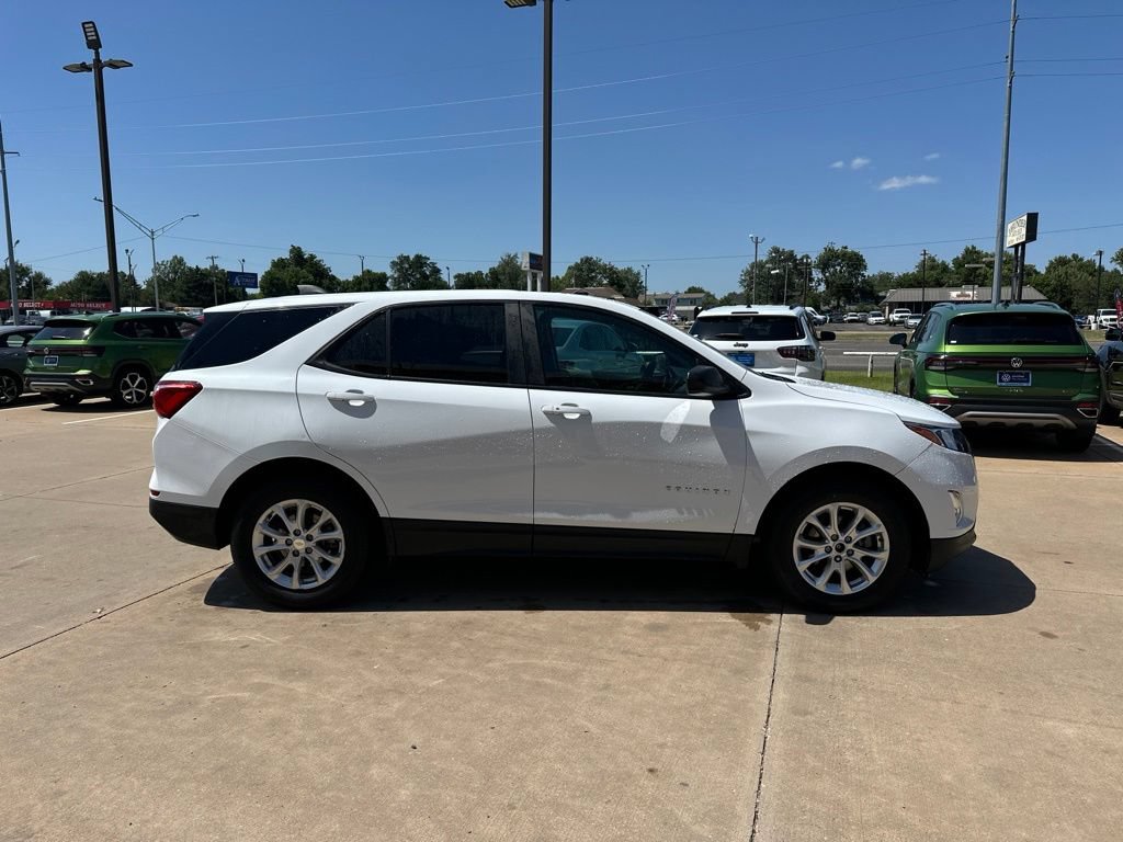 Used 2021 Chevrolet Equinox LS w/ LS Convenience Package FWD image 4