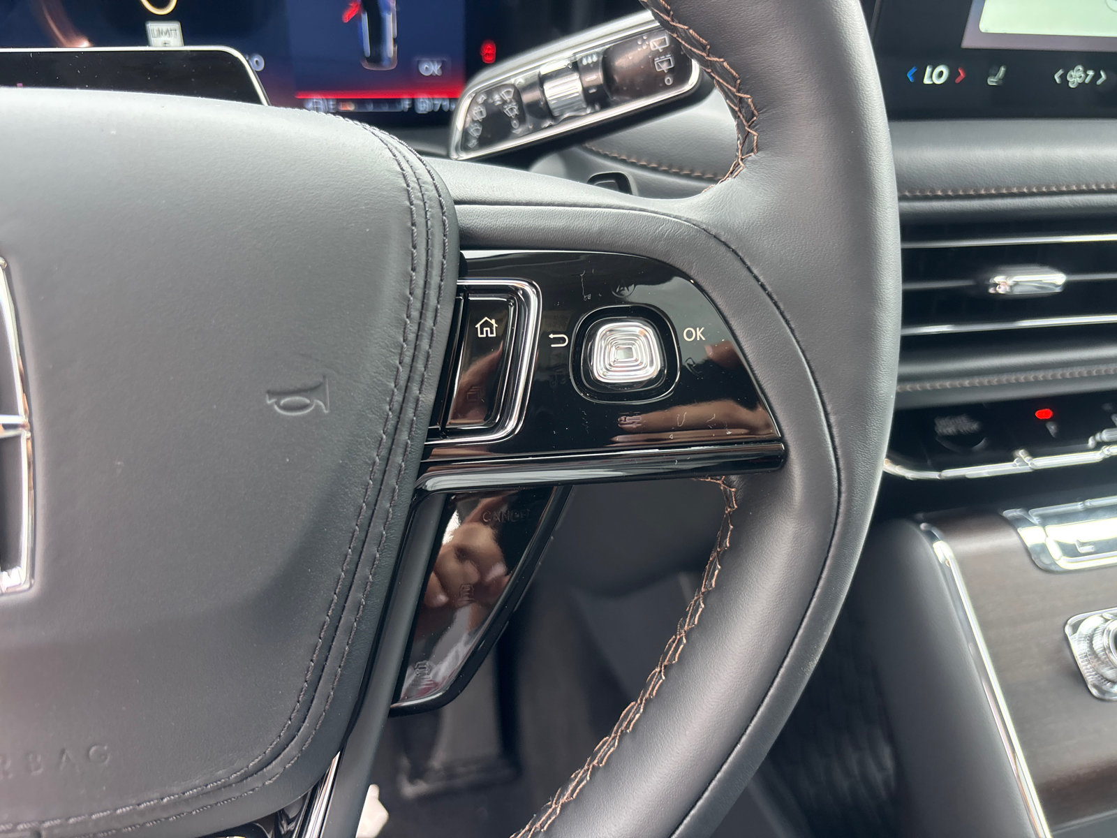 New 2027 Lincoln Aviator Reserve AWD/4WD image 17
