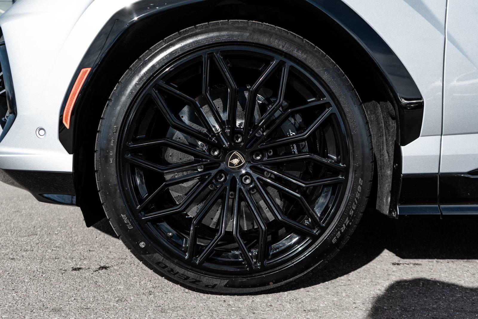 Used 2025 Lamborghini Urus SE AWD/4WD image 6