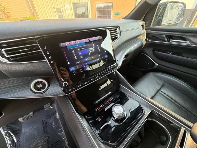 Used 2024 Jeep Wagoneer L Series II w/ Flexible Seating Group AWD/4WD image 22
