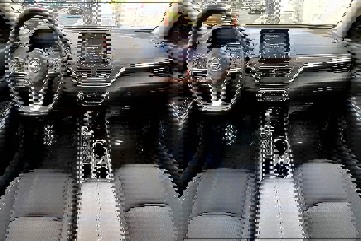 Used 2024 Nissan Altima 2.5 SV image 12