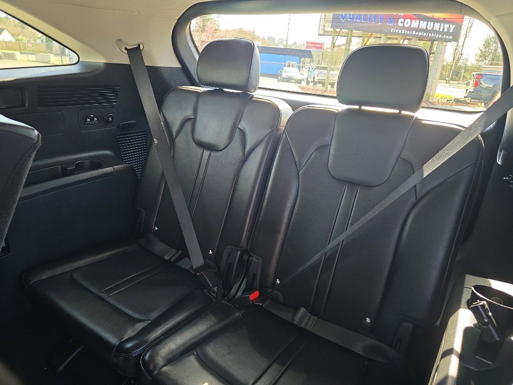 Used 2024 Kia Sorento S image 18