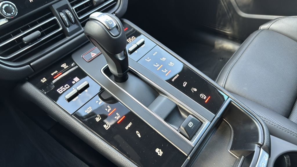 Certified 2025 Porsche Macan image 14