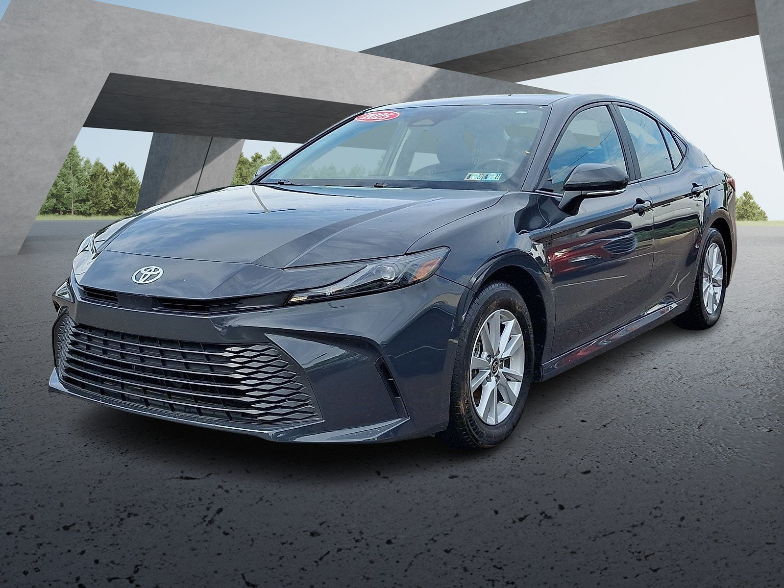 Used 2025 Toyota Camry LE FWD image 3