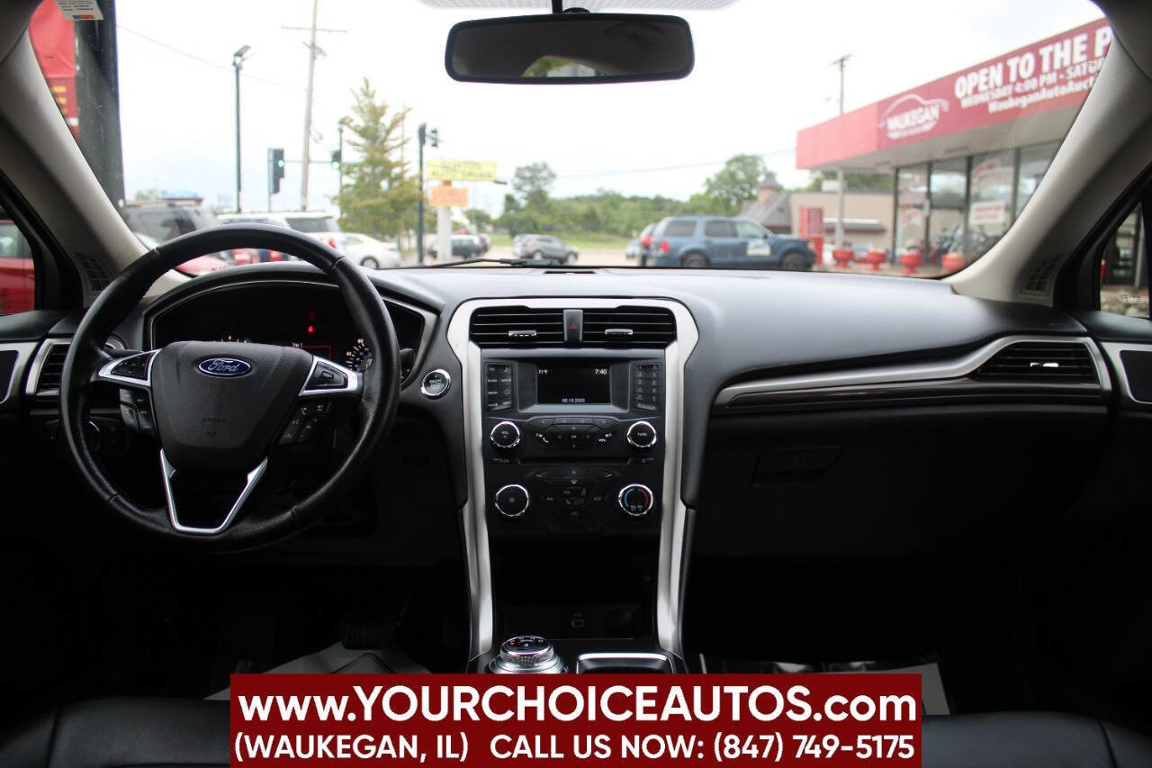 Used 2017 Ford Fusion SE image 20