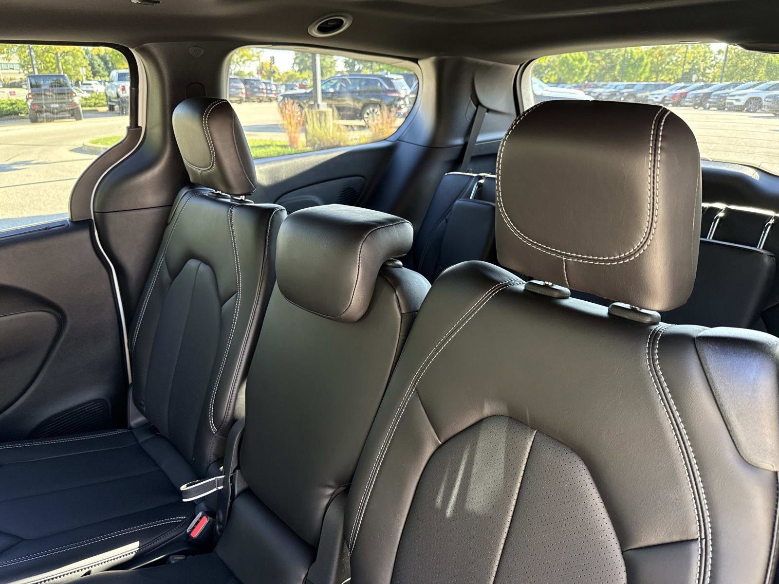 New 2026 Chrysler Pacifica Select image 13