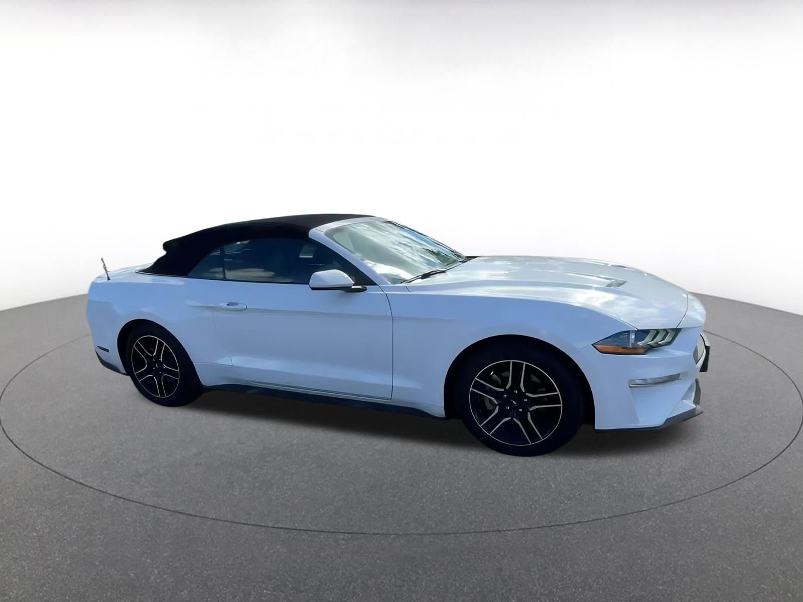 Used 2023 Ford Mustang Premium image 2