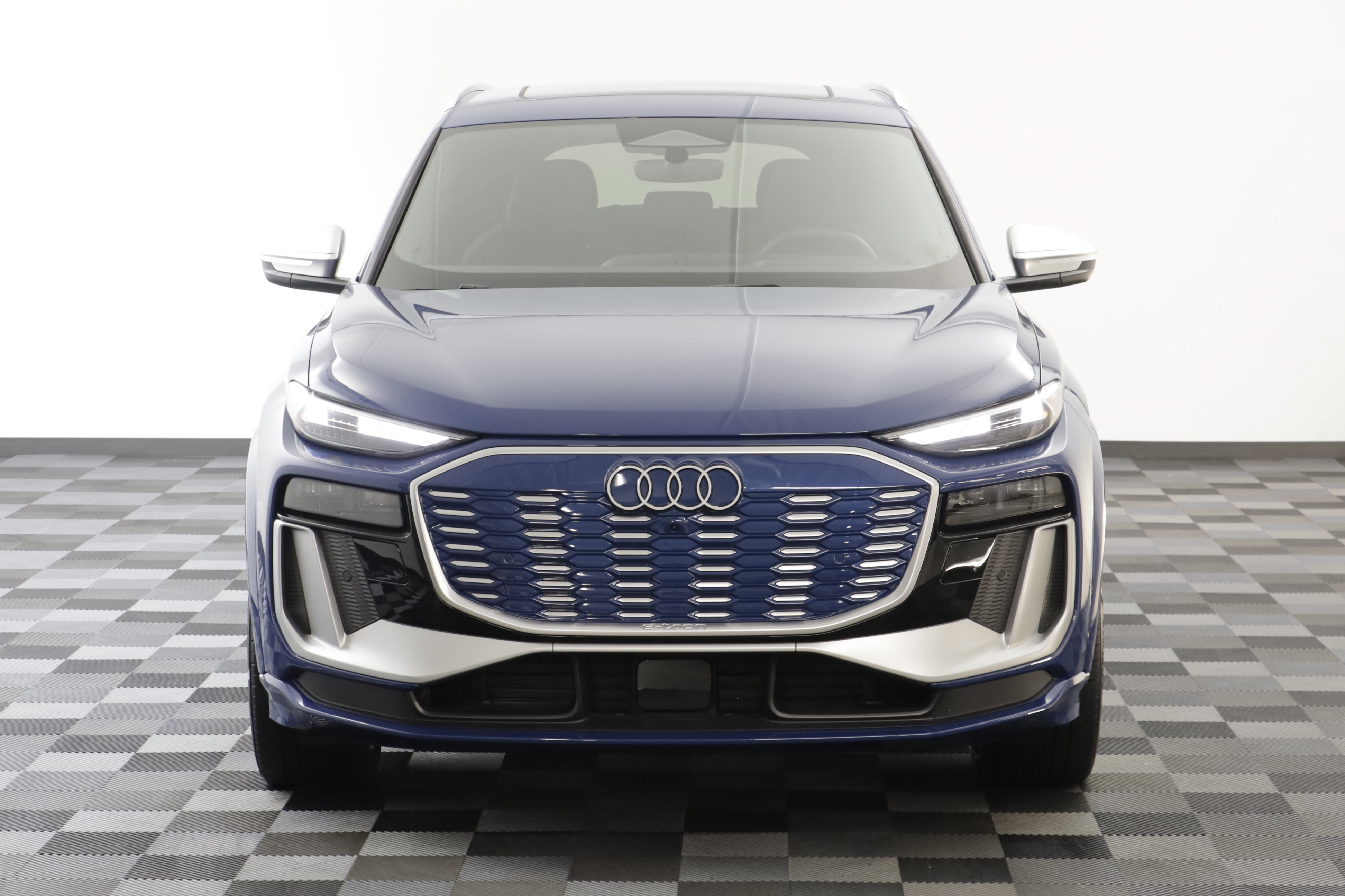 Used 2025 Audi SQ6 e-tron Prestige w/ 21" Wheel Package AWD/4WD image 26