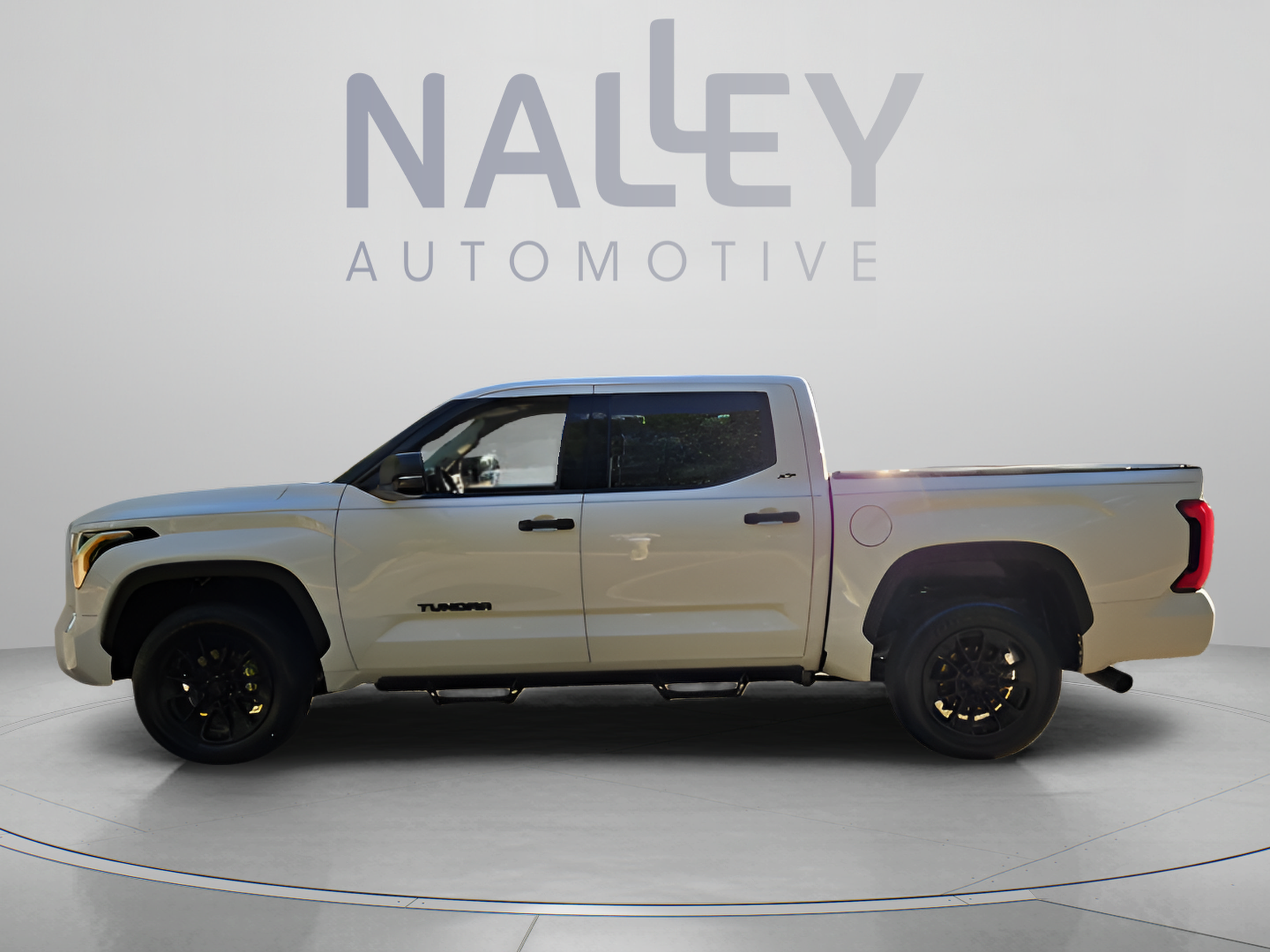 Used 2023 Toyota Tundra SR5 w/ SR5 Convenience Package AWD/4WD image 2