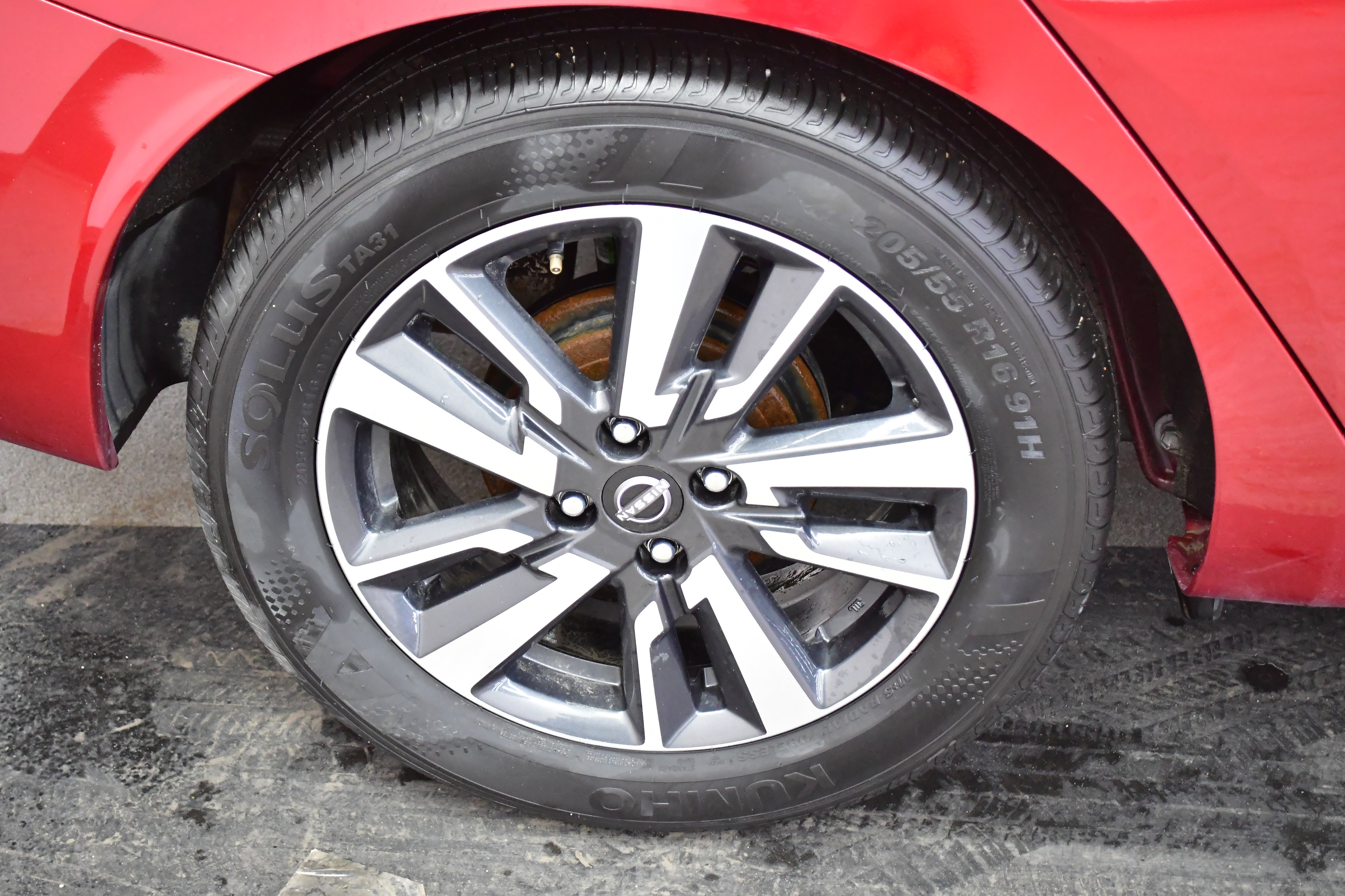 Used 2025 Nissan Versa SV image 35