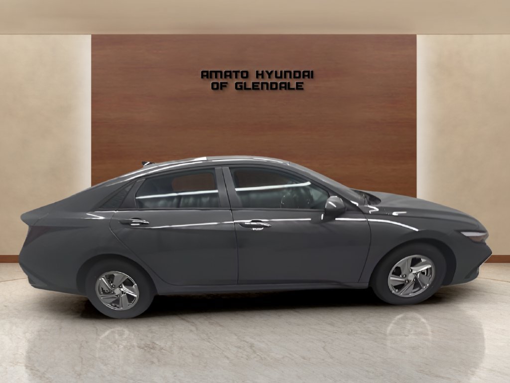New 2026 Hyundai Elantra SE FWD image 7