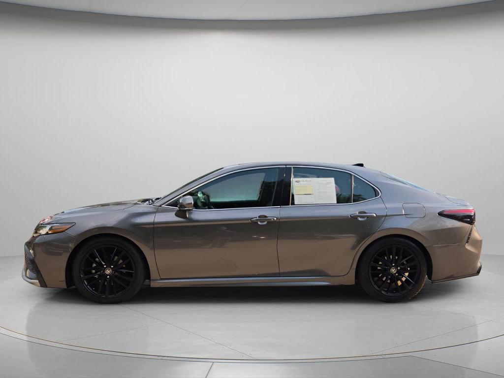 Used 2021 Toyota Camry XSE FWD image 3