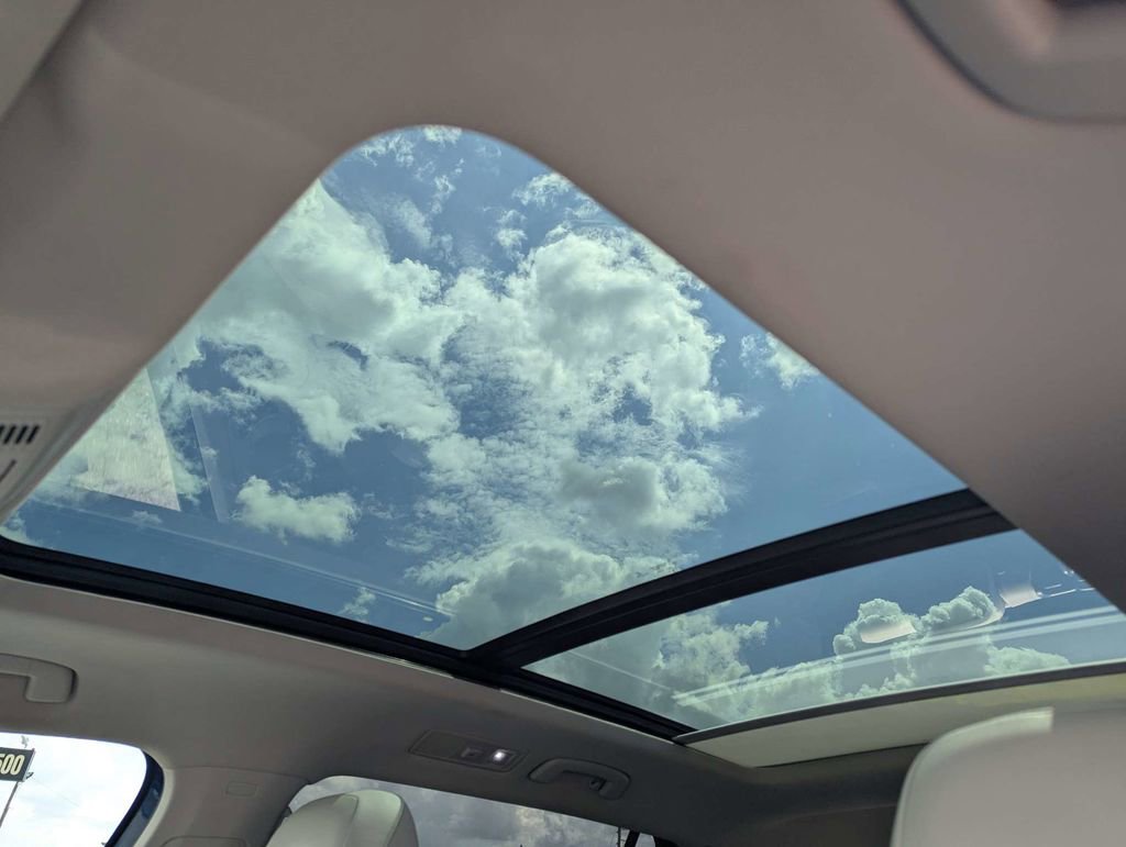 Used 2018 Volkswagen Tiguan SE w/ Panoramic Sunroof Package image 22