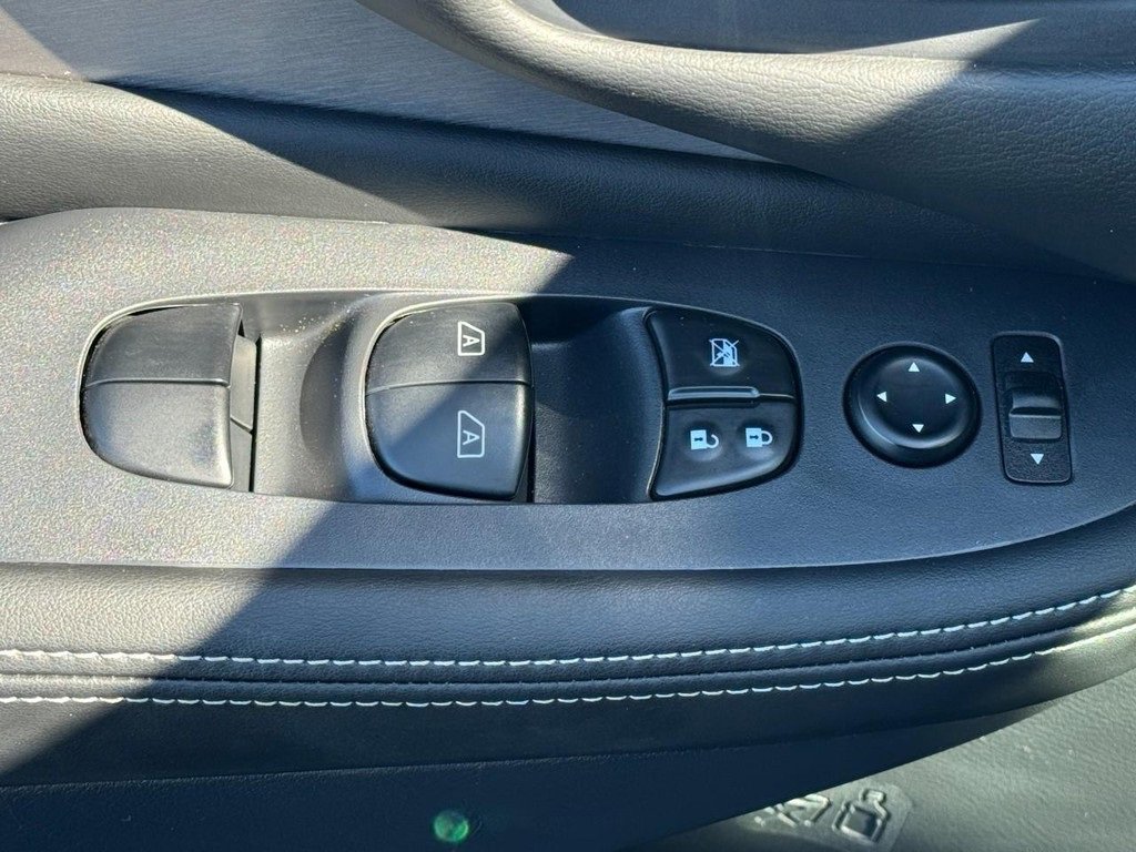 Used 2024 Nissan Murano SV w/ SV Midnight Edition Package image 16