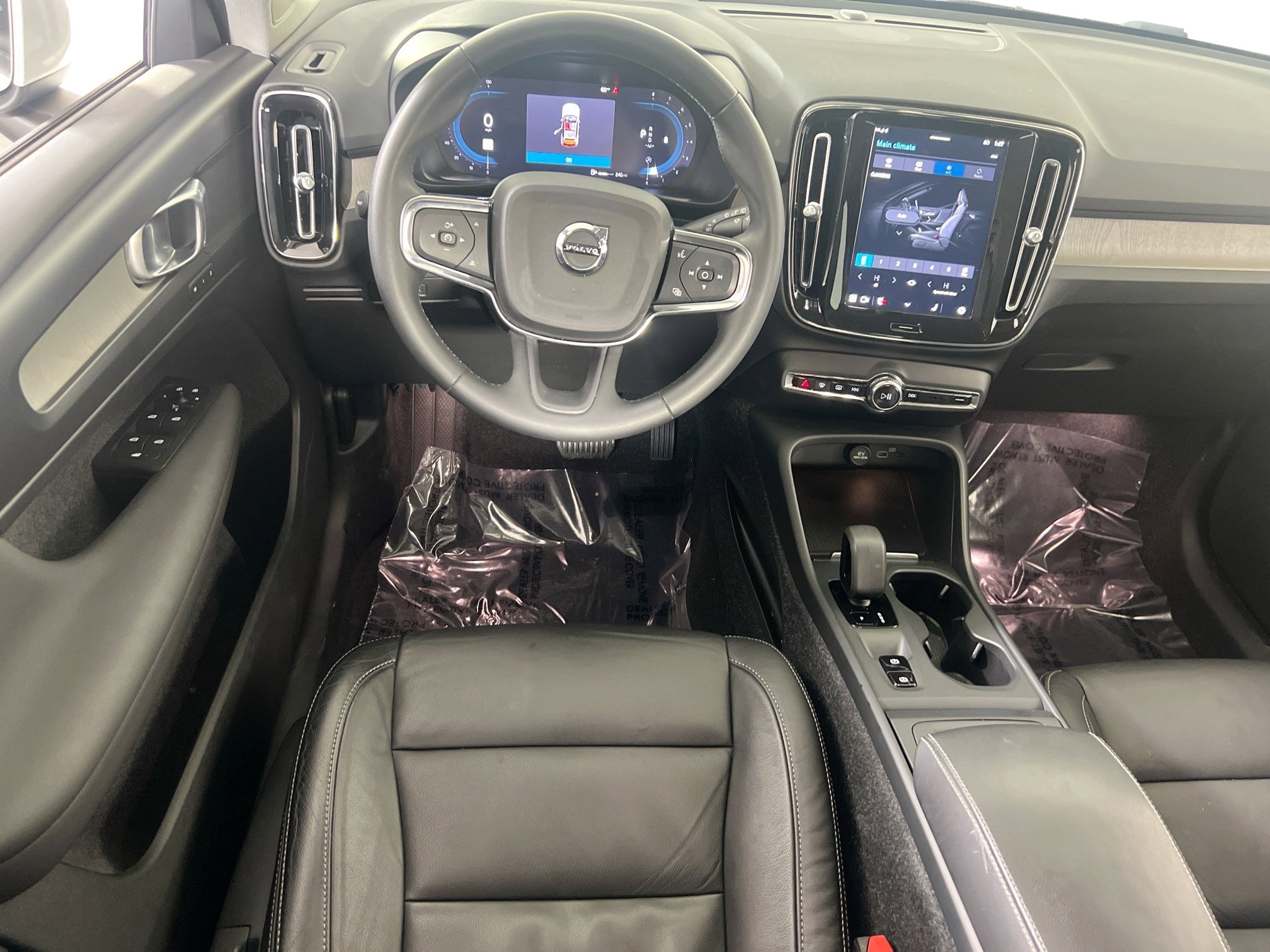 Used 2023 Volvo XC40 B5 Core w/ Climate Package image 22