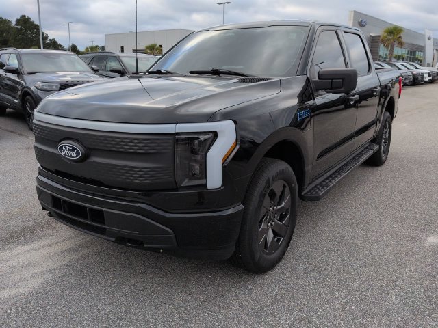 Used 2024 Ford F150 Lightning XLT AWD/4WD image 8