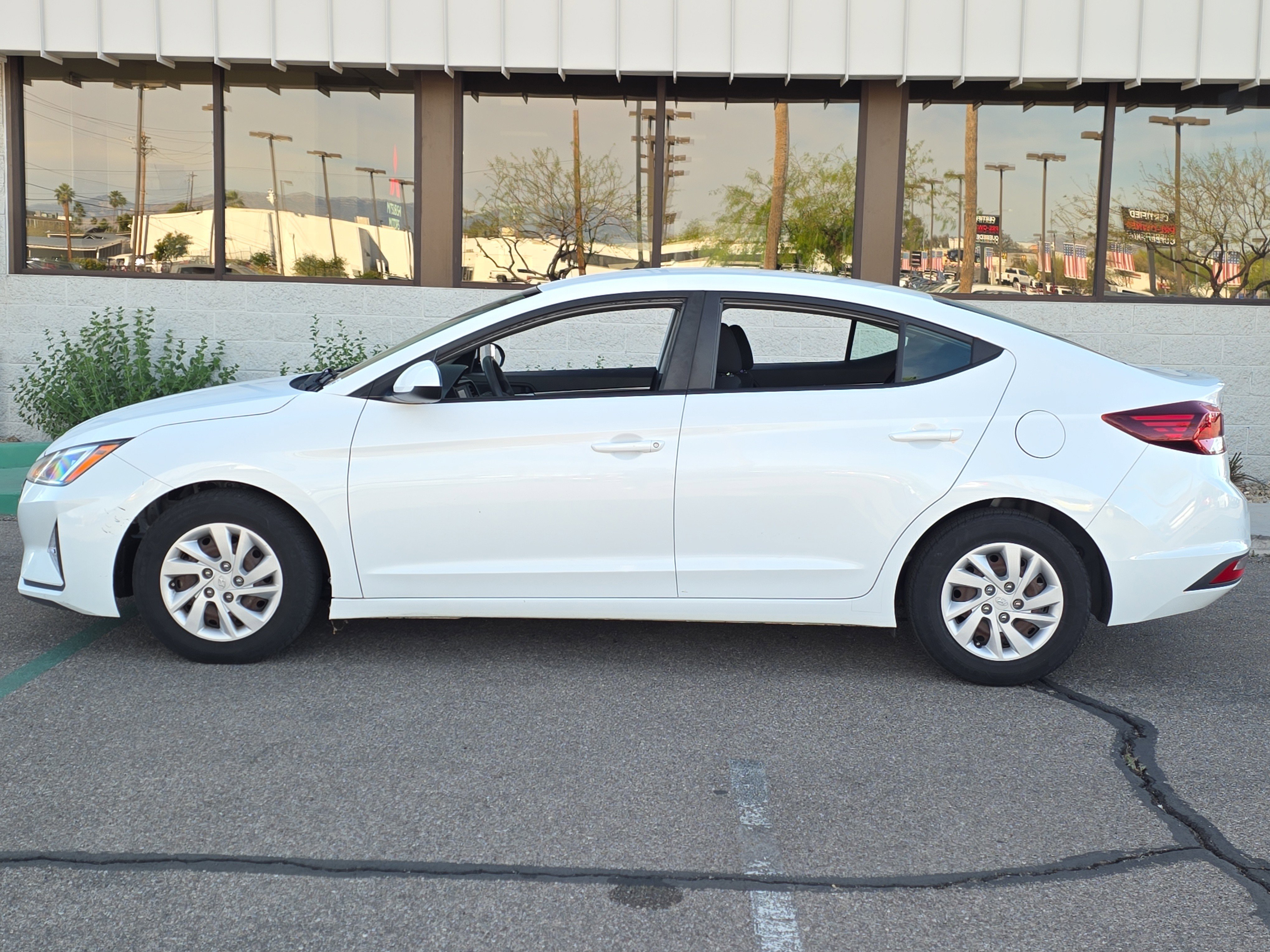Used 2019 Hyundai Elantra SE w/ Cargo Package image 4