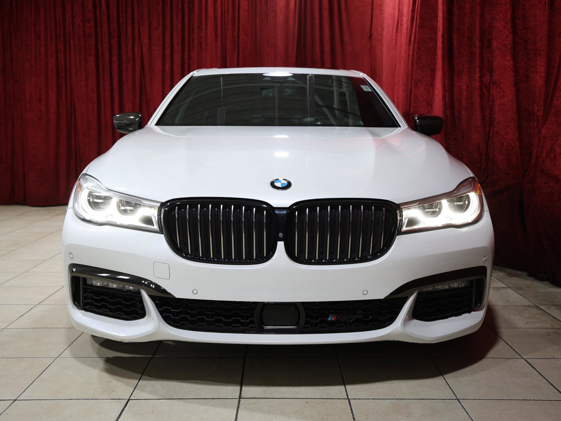 Used 2019 BMW 750i w/ Executive Package RWD image 9