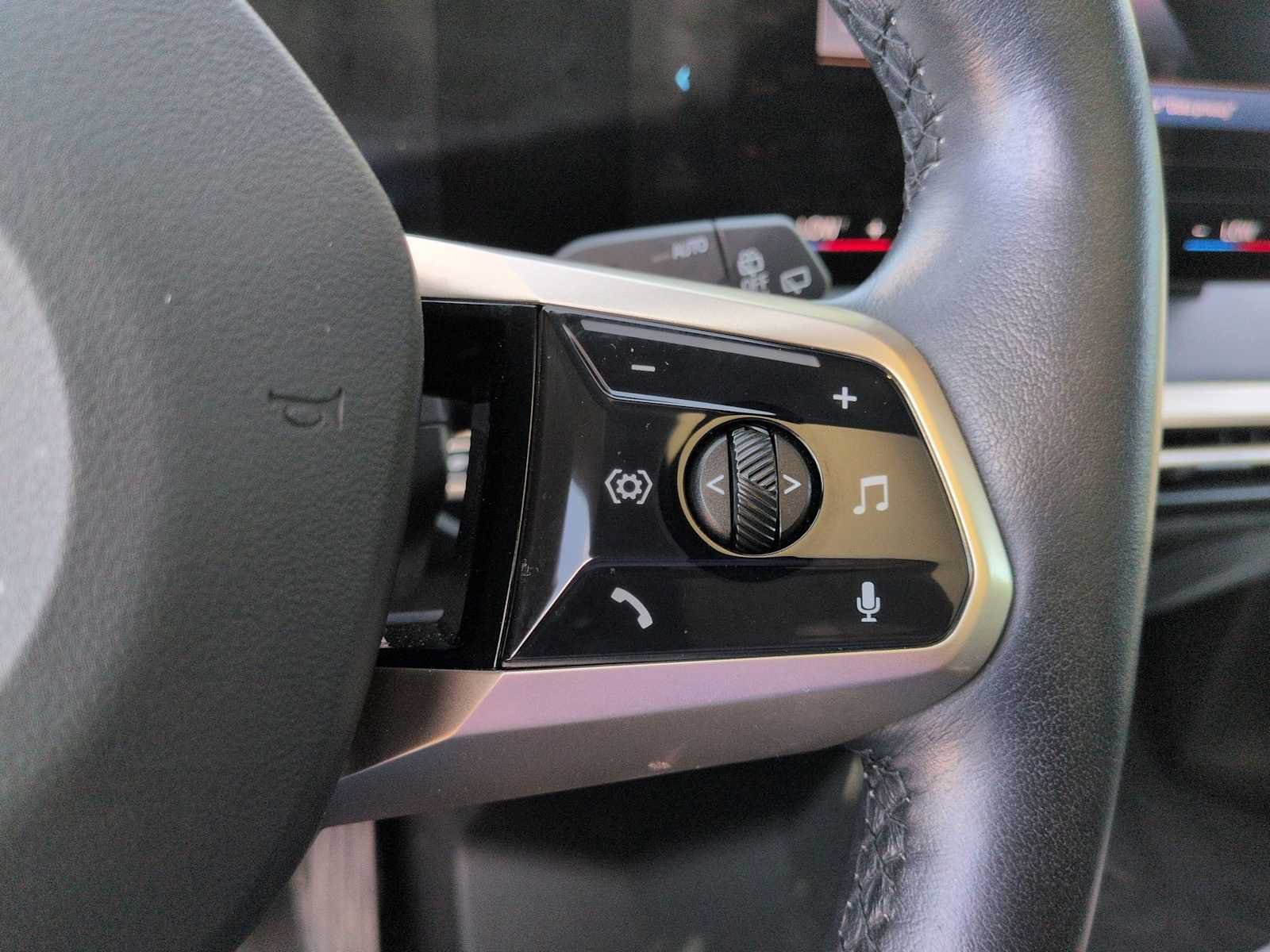 Used 2023 BMW iX M60 AWD/4WD image 25