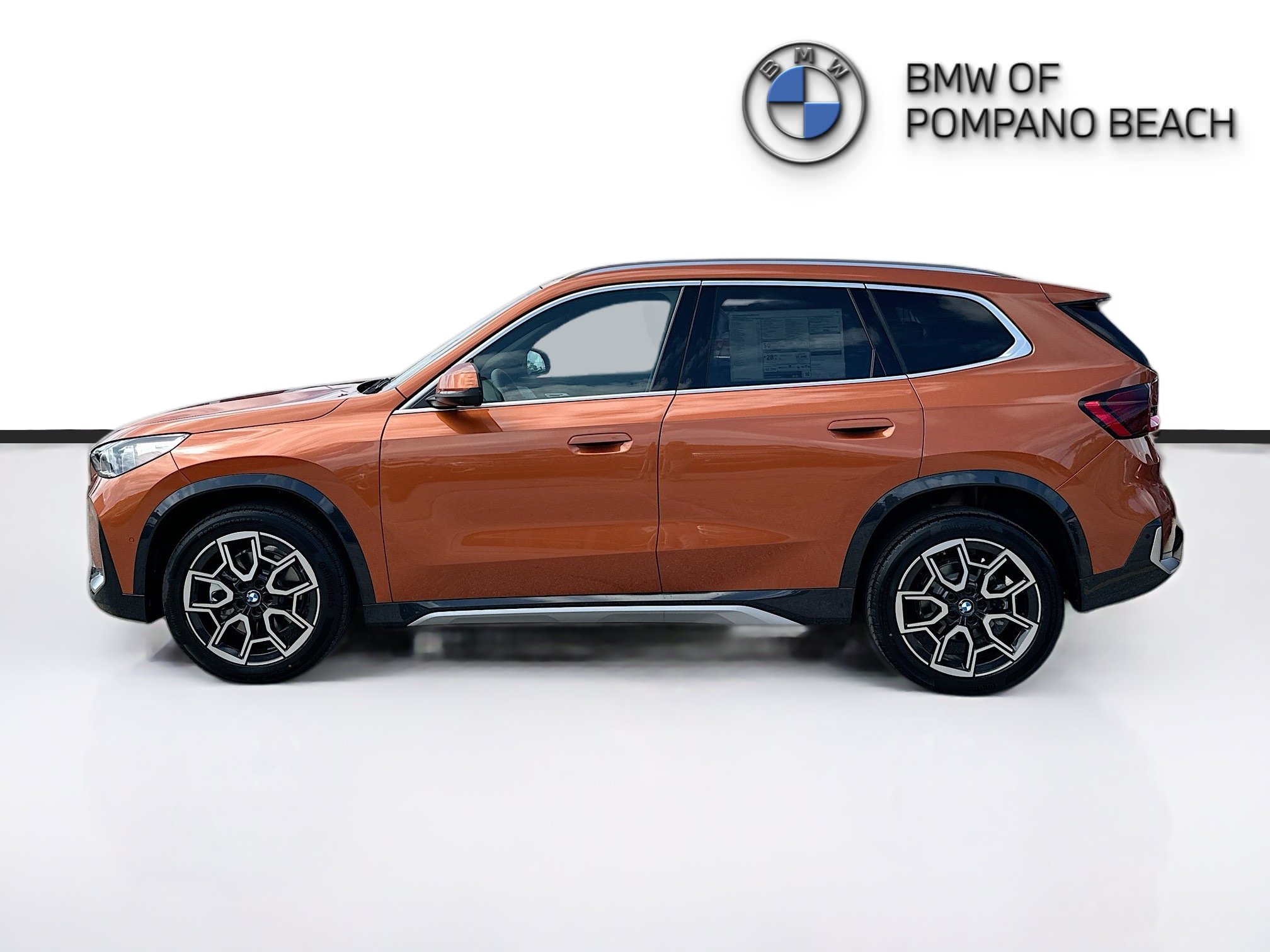 Used 2025 BMW X1 xDrive28i w/ Technology Package AWD/4WD image 4