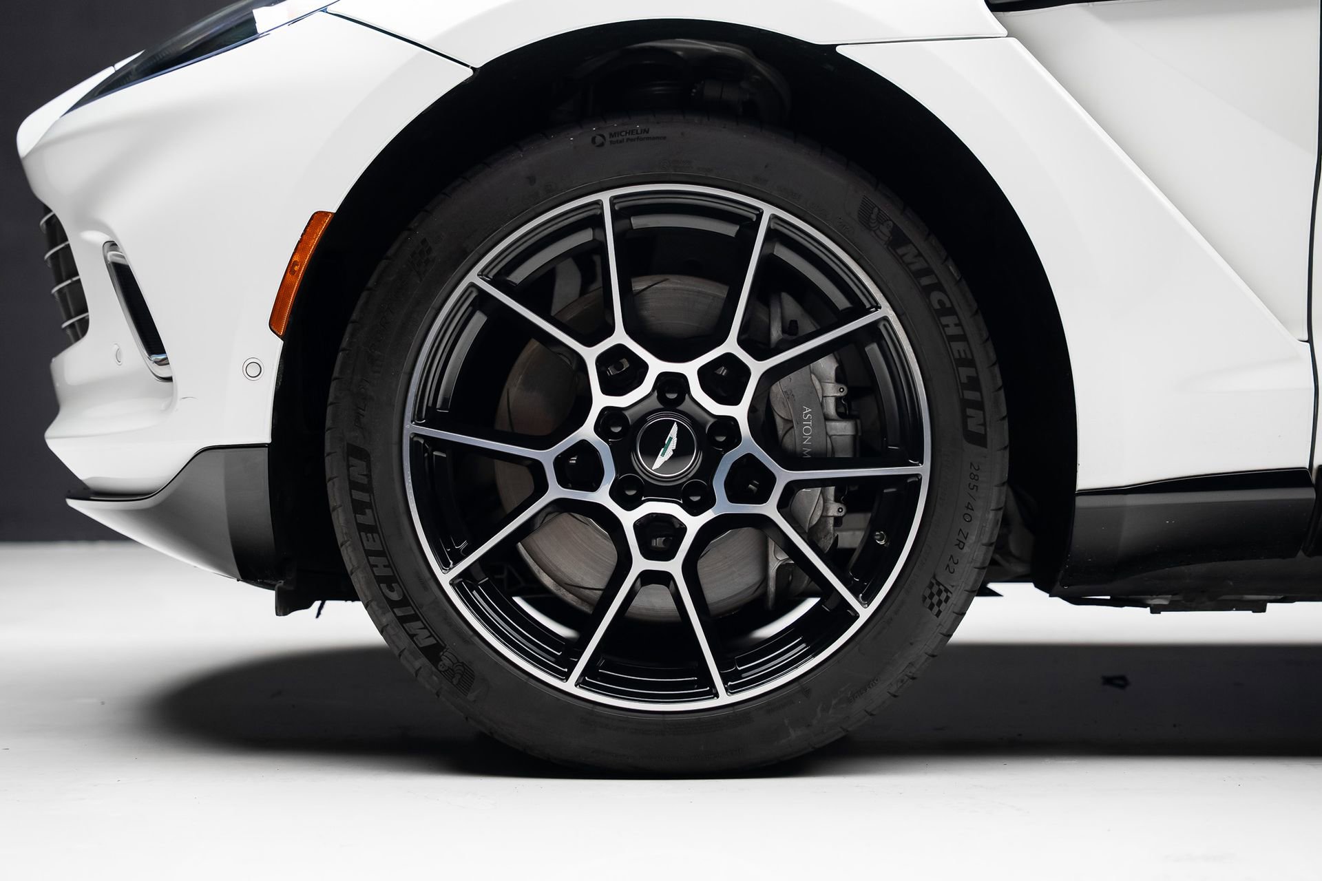 Used 2021 Aston Martin DBX AWD/4WD image 18