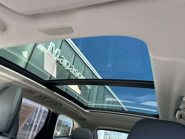 Used 2025 Volvo XC60 B5 Plus image 27