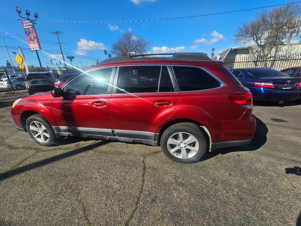 Used 2014 Subaru Outback 2.5i Premium image 6