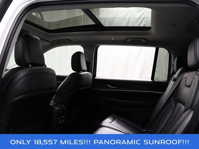 Used 2023 Jeep Grand Cherokee L Limited AWD/4WD image 14