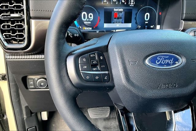 Used 2025 Ford Ranger Lariat w/ Black Appearance Package image 11