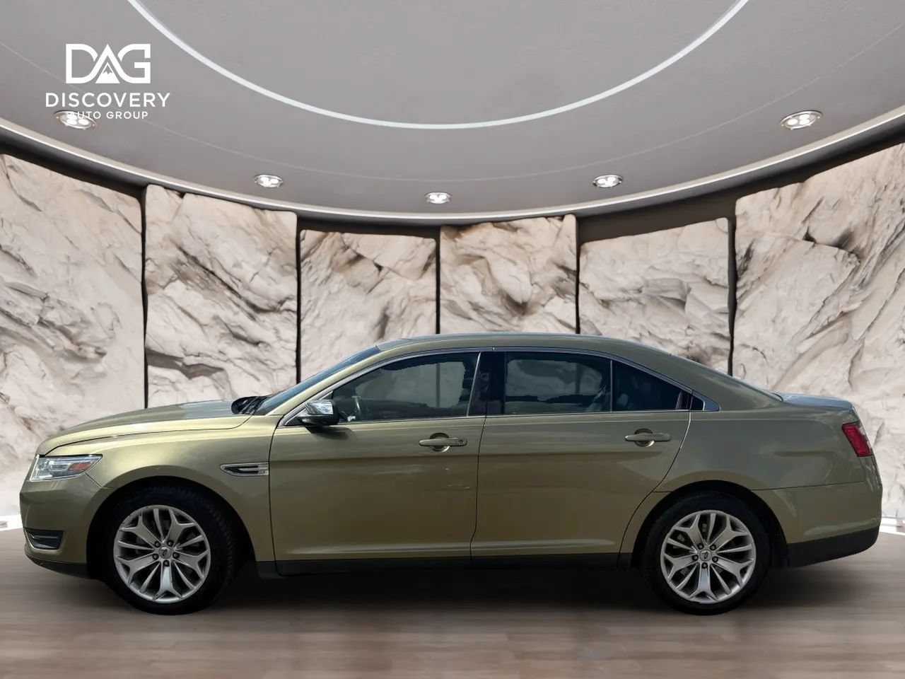 Used 2013 Ford Taurus Limited FWD image 2
