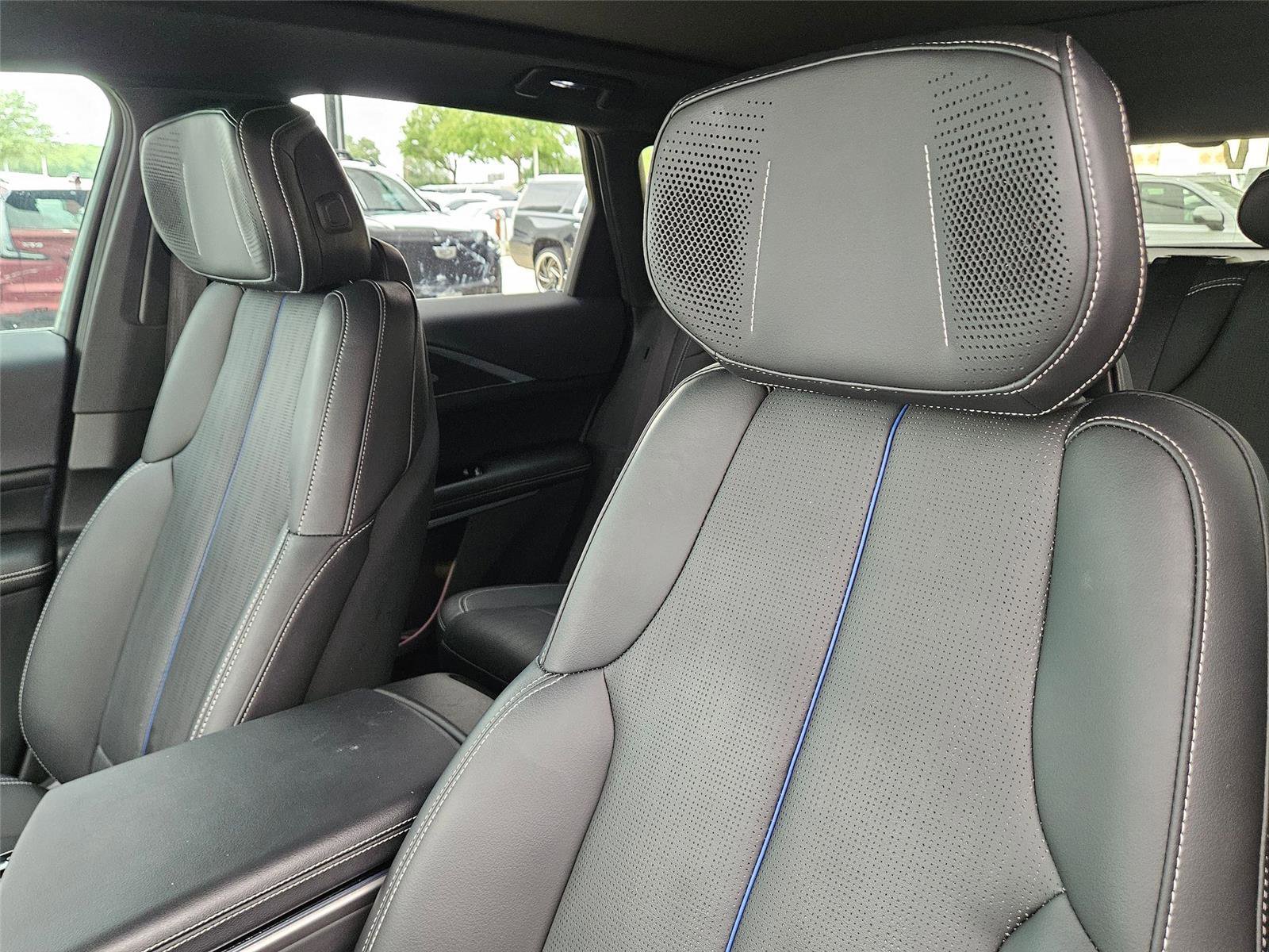 Used 2024 Cadillac Lyriq Luxury w/ LPO, Floor Liner Package AWD/4WD image 9