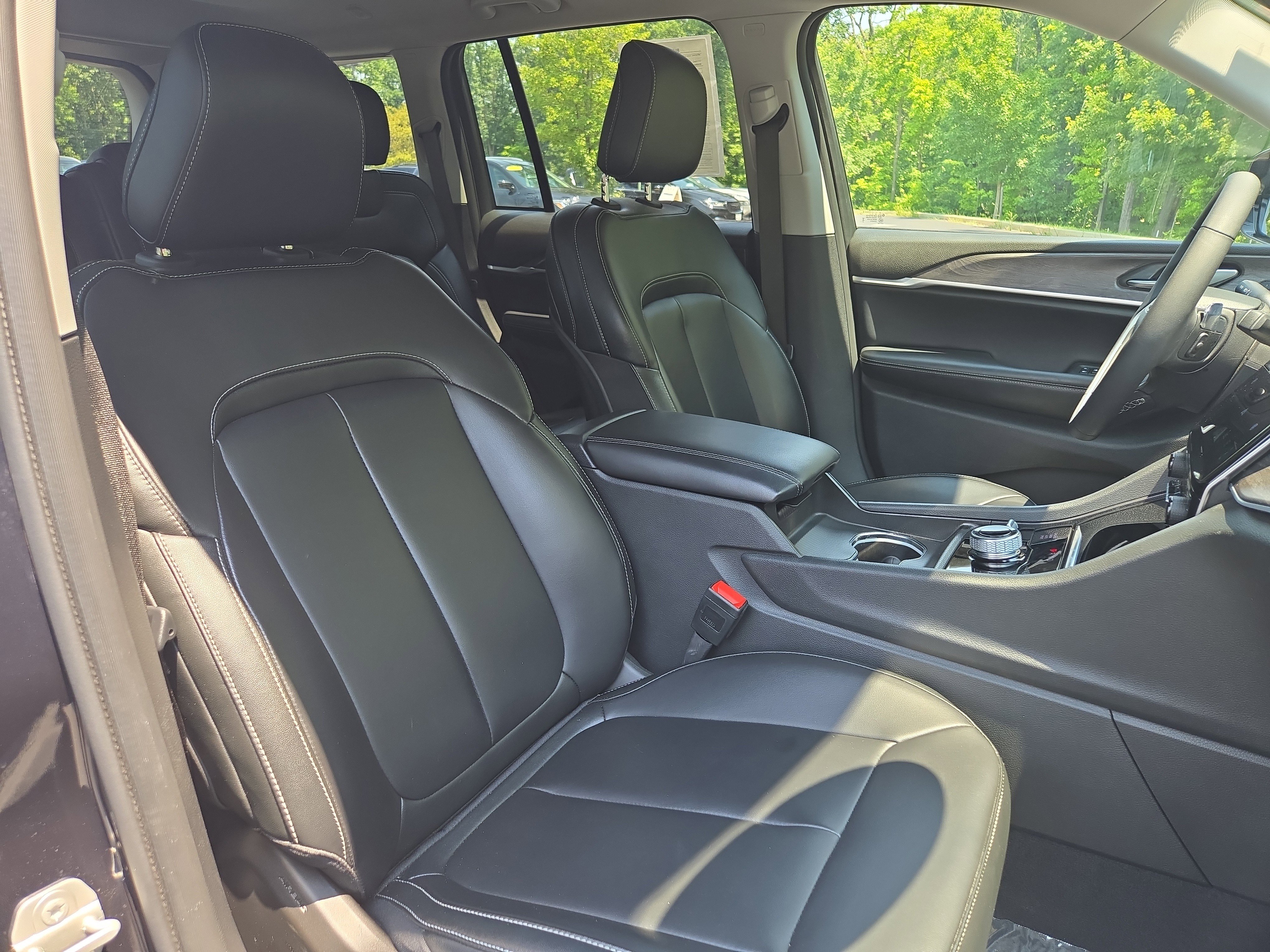 Used 2024 Jeep Grand Cherokee Limited image 27