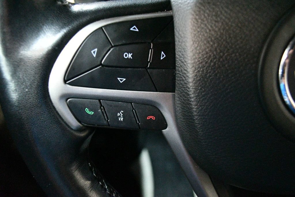 Used 2022 Jeep Grand Cherokee Limited AWD/4WD image 41