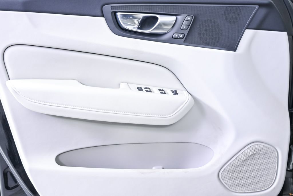 Certified 2023 Volvo XC60 B5 Plus w/ Protection Package Premier AWD/4WD image 8